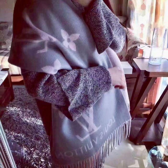 Louis Vuitton Scarf LV00047